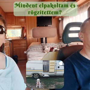 lakóautó belső tere útközben, vidám sofőr és feleség, hátul pedig a kiskutyus